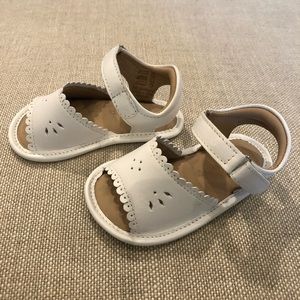 Elephantito White Scallop Cutout Sandal, Size 3.